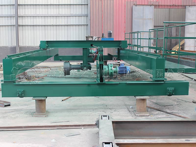 雙螺旋式槽式翻堆機 雙螺旋式槽式翻堆機