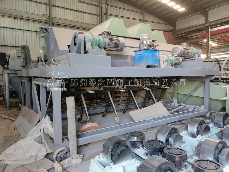 有機(jī)肥液壓槽式翻拋機(jī)的工作原理是什么？